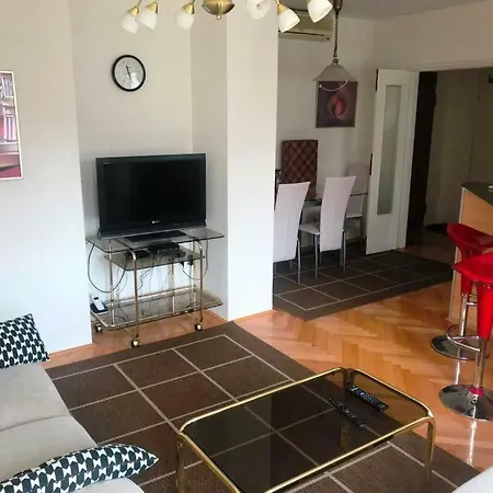 National Theatre Appartement